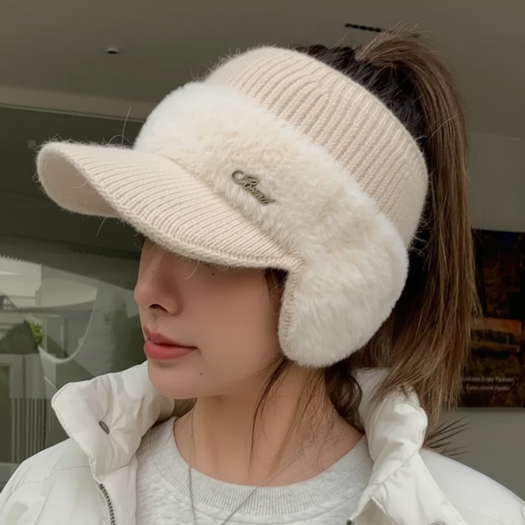 Mütze mit Ohrenschutz & Ponytail-Öffnung – FrostEase Knit Cap