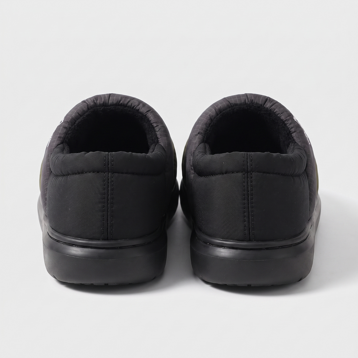 Camp-Pantoffeln geschlossen – warme Fleece-gefütterte Outdoor-Hausschuhe