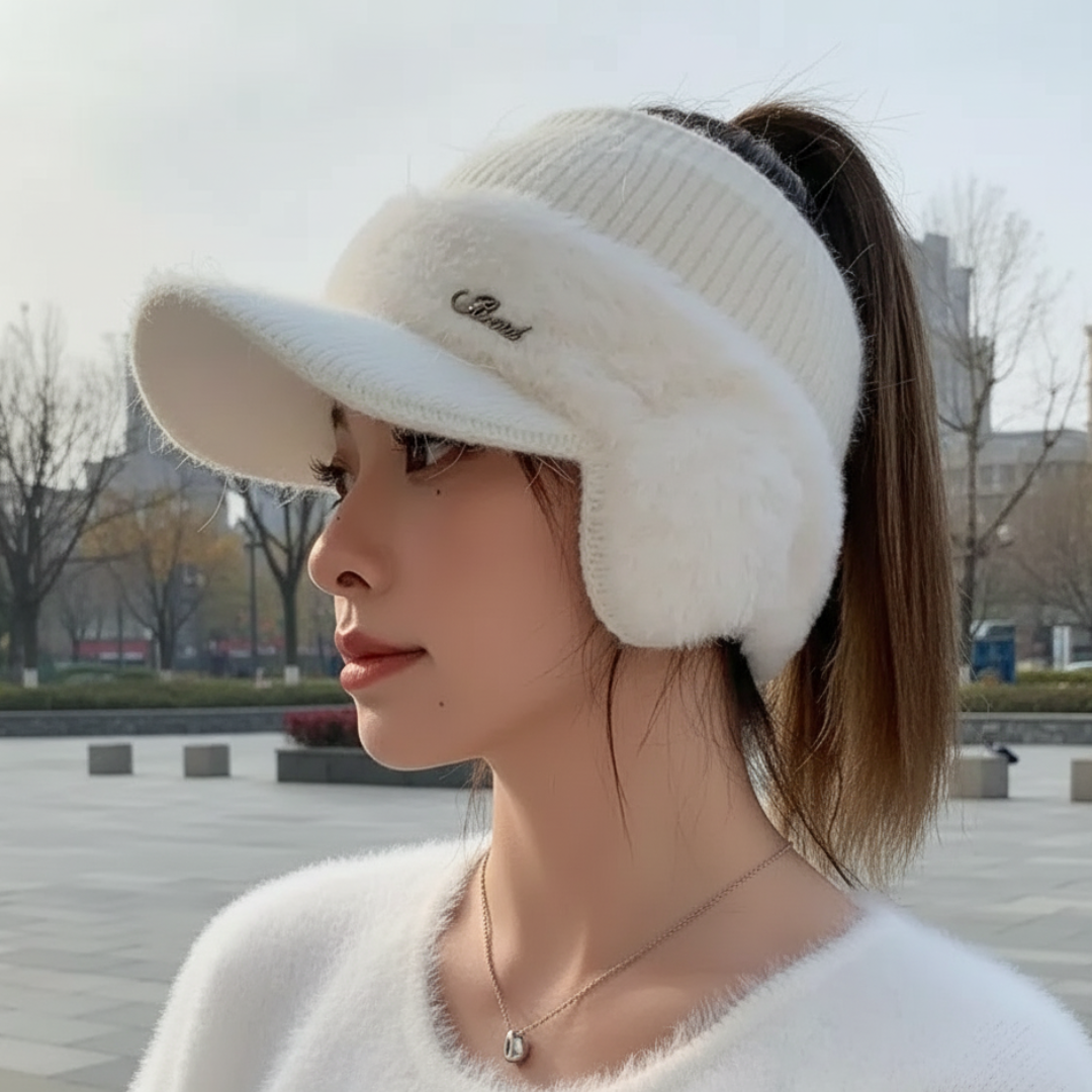 Mütze mit Ohrenschutz & Ponytail-Öffnung – FrostEase Knit Cap