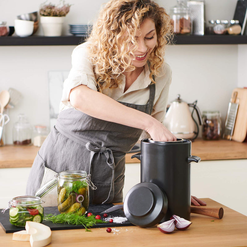 HomeBuddy Gärtopf und Fermentiergewichte - 3,8 Liter Keramik Sauerkraut Gärtopf mit Beschwerungsstein und Deckel - Geeignet als Gurkentopf, Onggi Kimchi-Topf, Einmach-Topf, Sauerteig-Topf