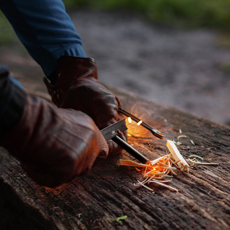 WOLFGANGS Feuerstahl Outdoor XXL - Feuerstein Survival mit extra starkem Paracord - Outdoor Feuerstarter Survival - Outdoor Firestarter extrem langlebig - Starker Funkenflug Feuer bei jedem Wetter