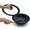 Uno Casa Wokpfanne aus Karbonstahl - 30.5 cm Antihaft Wok Pfanne mit Deckel und Flachem Boden - Wokpfanne Induktion für Innen- und Außen - Abnehmbarer Holzgriff im Lieferumfang Enthalten