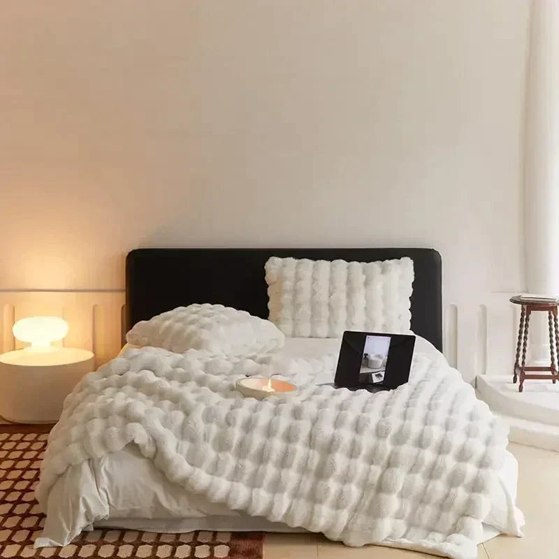 Rebolet | VeluLuxe – Tragbare Winter Kuscheldecke Kunstfell – Weich & stilvoll für Sofa & Reisen