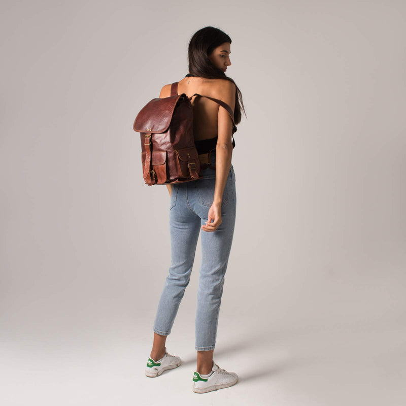 LEABAGS Leder Rucksack Damen & Herren I Laptopfach 13 Zoll I Echtleder Premium Daypack I Eleganter Backpack Frauen & Männer I Lederrucksack I Vintage Cognac