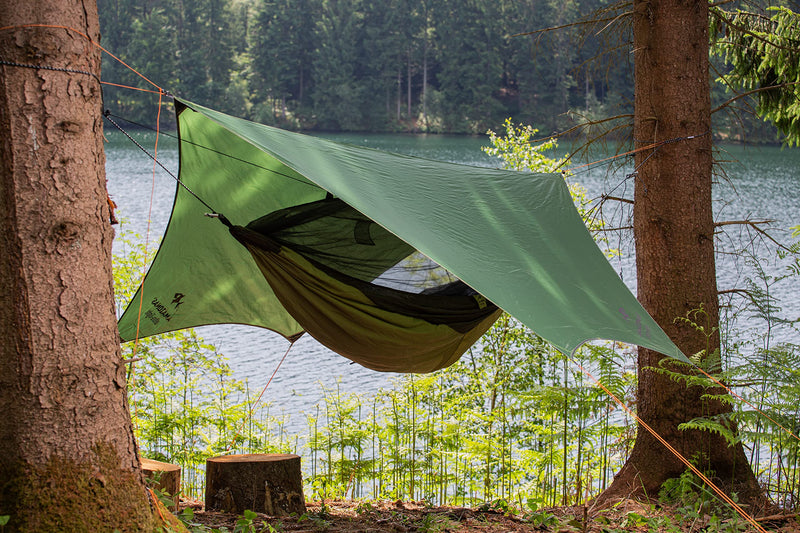 AMAZONAS Ultra-Light Moskito Traveller Thermo Hängematte mit Moskitonetz – Nylon-Ripstop, atmungsaktiv, für Camping, Trekking und Backpacking, Isomatten-kompatibel, mit integriertem Stoffbeutel