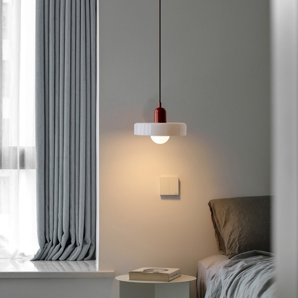 Rebolet | Bauhaus-Pendelleuchte aus farbigem Glas