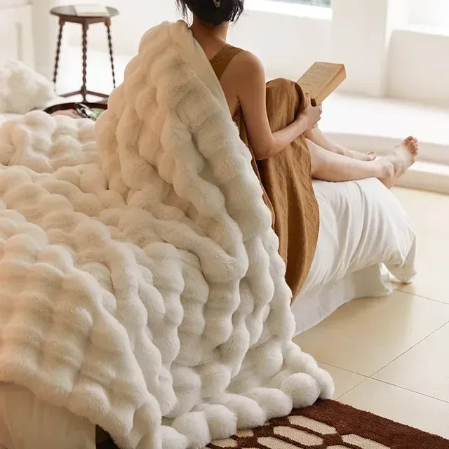 Rebolet | VeluLuxe – Tragbare Winter Kuscheldecke Kunstfell – Weich & stilvoll für Sofa & Reisen