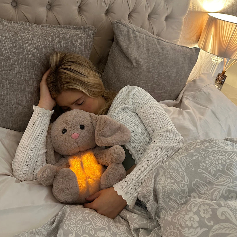 Rebolet | CalmPal Kuscheltier mit beruhigenden Geräuschen & Lichtfunktion